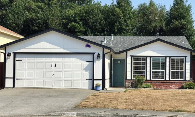McKinleyville Casa | Butterfly Cove/5 minutes to Beaches and Redwoods