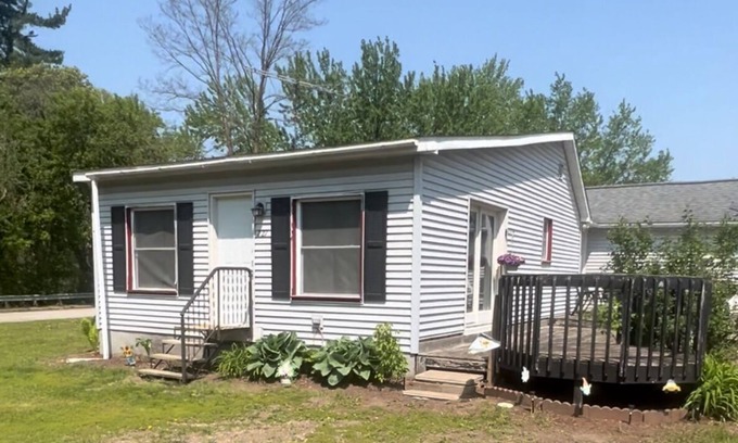 Black River Falls Casa | Butterfly Inn cozy little house right on top of the heart of Black River Falls