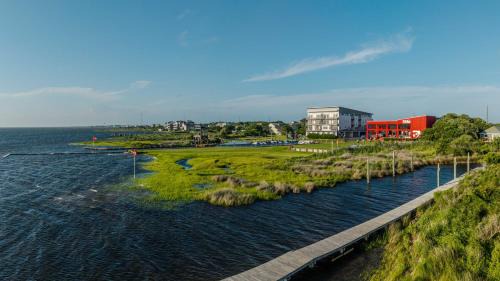 Waves Apartamento | Buxton Slick - Waterfront 2-Bedroom, 2-Bathroom Suite at REAL Watersports