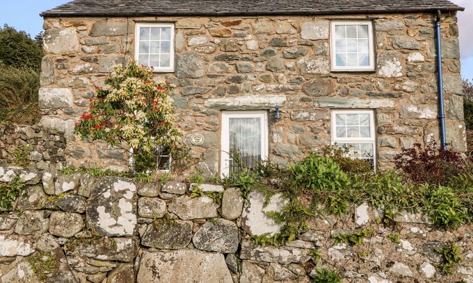 Llanfair Casa | BWTHYN NAIN, pet friendly, character holiday cottage in Harlech