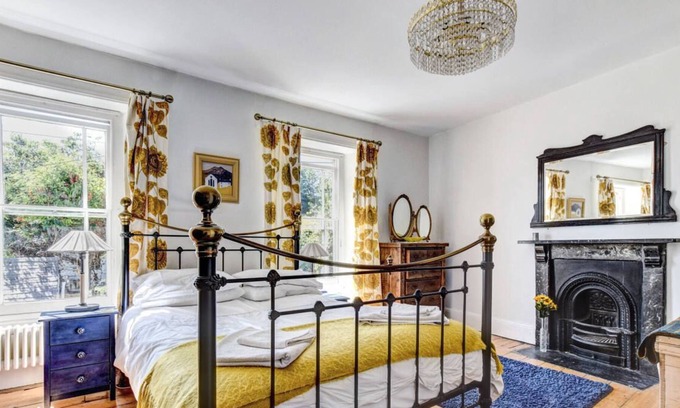 Llansteffan Casa | Enciende un fuego acogedor, utiliza el piano de media cola, ayúdate a conseguir verduras frescas del jardín.