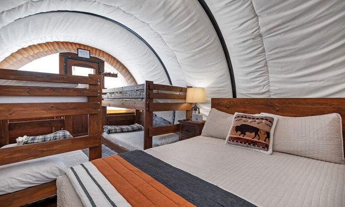 Virgin Cabina | By the Pond Wagon with 1Q, 2BB and outdoor kitchen #23