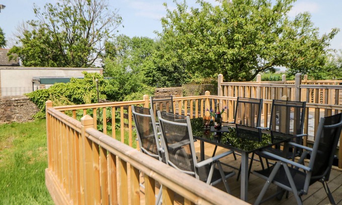 Buxton Cabaña | By the Tracks