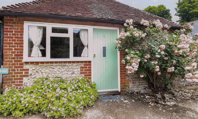 Pulborough Casa | BYRE COTTAGE 1, romantic, character holiday cottage in Storrington