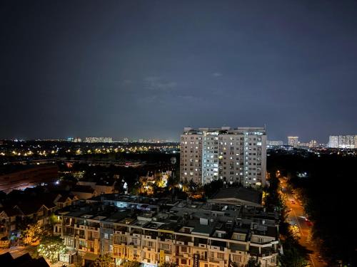 Binh Chanh Apartamento | Căn hộ 1PN 1WC sofa phòng khách, ban công rộng, netflix