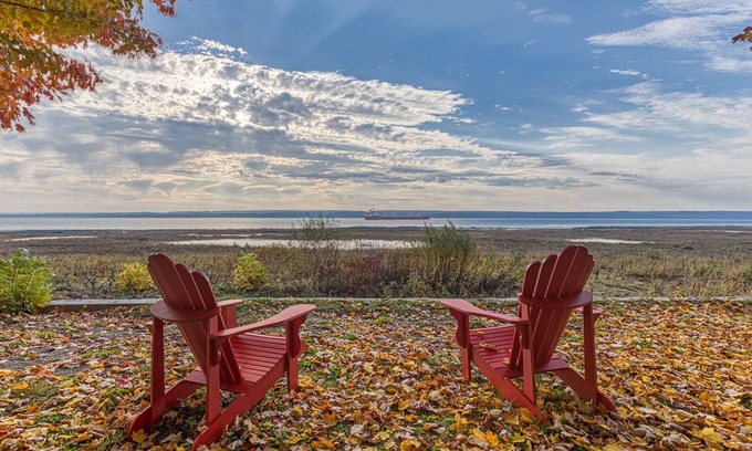 Saint-Laurent-de-l'ile d'Orleans Casa | Chalet bord de l'eau avec plage à deux pas de la ville Québec!