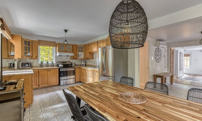 L'Ile-d'Orleans Regional County Municipality Casa | Waterfront cottage with beach just steps from Quebec City!