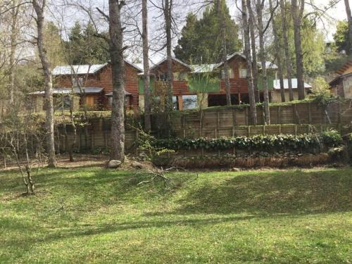 San Martín de los Andes Casa | Cabaña rodeada de bosque nativo para 12 c parrilla