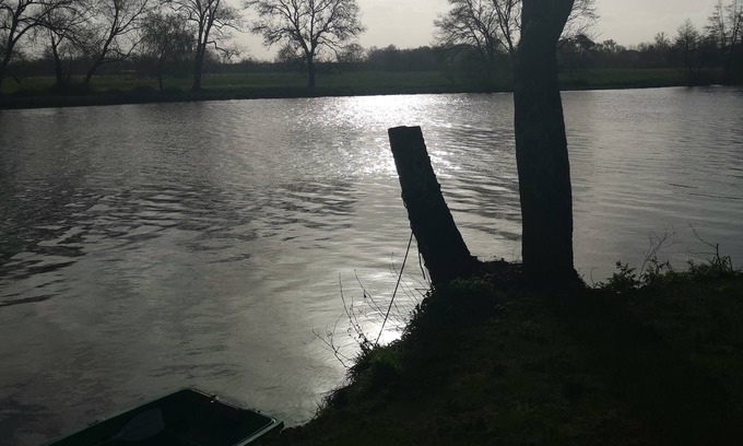 Saint-Medard-de-Guizieres Casa | Cabanon de Charme les Pieds Dans L'eau !