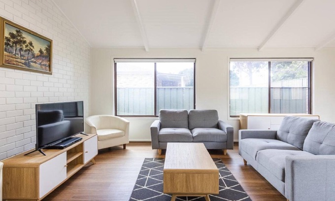 Yamba Casa | Cabana Feliz Yamba, Pet Friendly Cottage