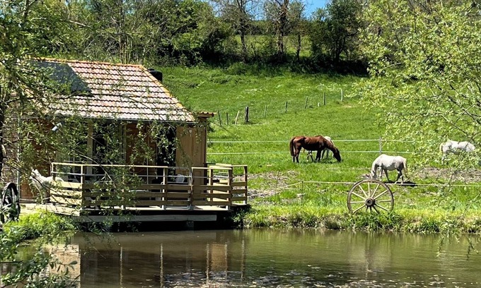 Saint-Pierre-Eynac Cabina | Cabane au Bord de L'eau