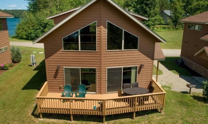 Walker Cabina | Cabin 102 - Pet Friendly/ Closed Loft / Modern, Clean, Comfortable