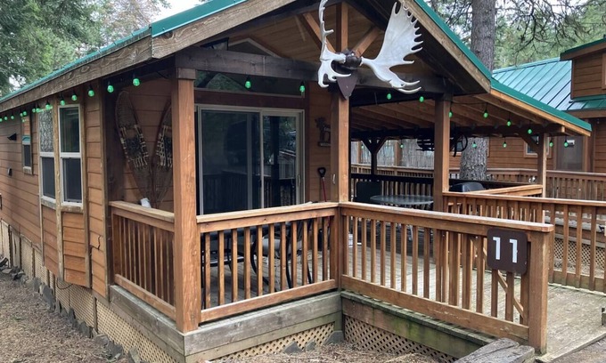 Ashland Casa | Cabin #11 at Hyatt Lake Resort