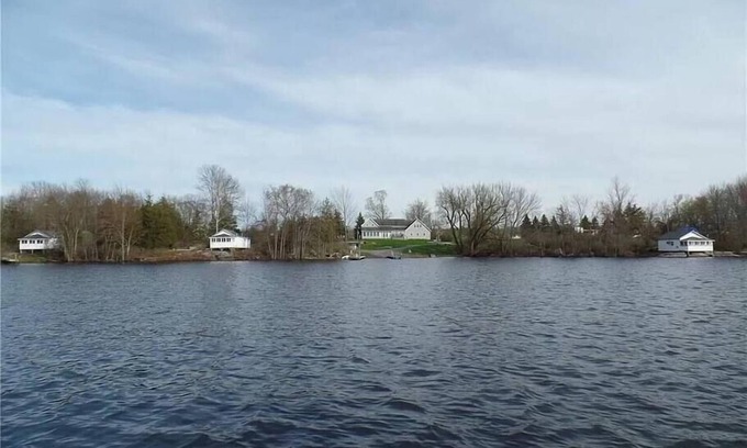 Brier Hill Cabina | Cabin 2 w/ Private Dock on Black Lake *GORGEOUS VIEW*