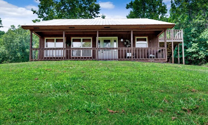 Langston Cabina | Cabin #3 - Fisherman's Landing / 4 Bedroom Fishing Cabin w/ Covered Boat Shelter