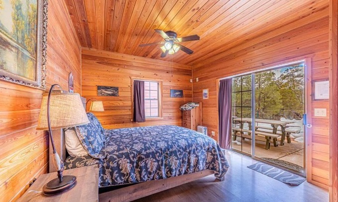 Christopher Creek Chalet De Esquí | Cabin #5 Black Bear - Pet Friendly - Sleeps 6 - Playground & Game Room