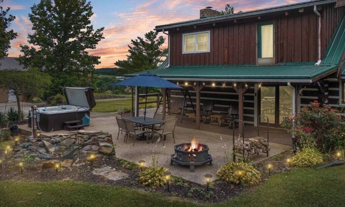 Nazareth Cabina | Cabin: Hot-Tub, Pickleball, Speakeasy, Bourbon Trail