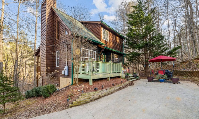 Ellijay Cabina | Cabin in Ellijay with hot tub, fireplaces, pools, tennis, gym, rec center, AC