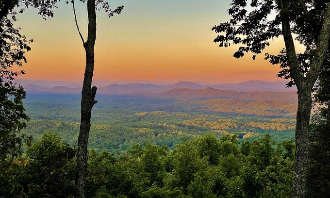 Mineral Bluff Cabina | Cabin in the Clouds, Views!!!, Hot Tub, Pool, Fire pit, Pets, Flat Paved Drive