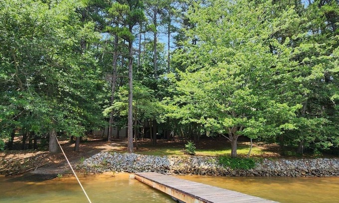 Martin Casa | "Cabin in the Cove" Private waterfront home on beautiful Lake Hartwell