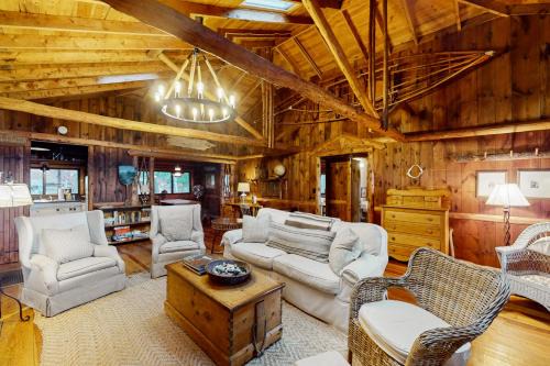 Boothbay Harbor Casa | Cabin in the Pines