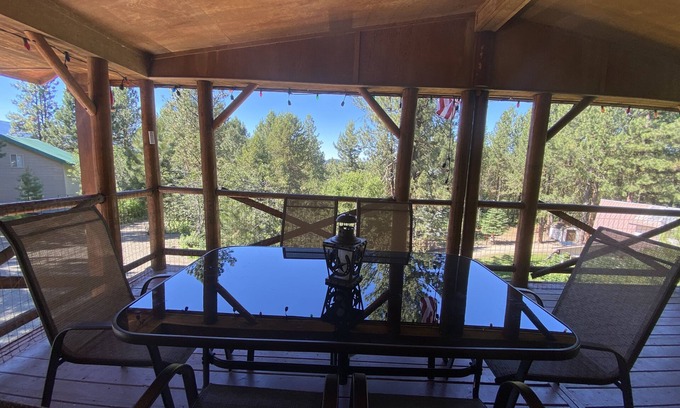 Cascade Casa | Cabin in the Pines - 3 Minutes to the beach, docks or golf!