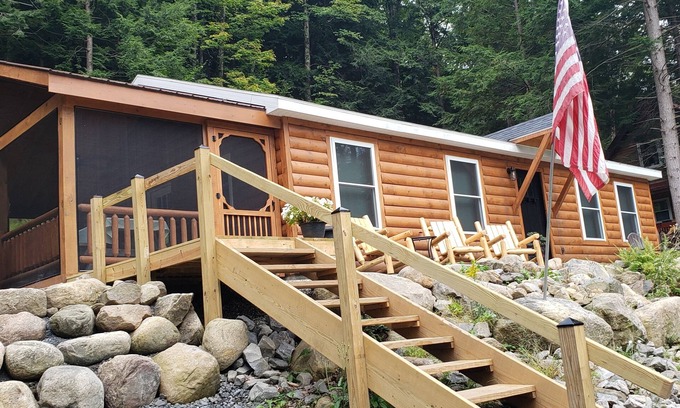 Corinth Cabina | Cabin, lake and moose...OH MY!!