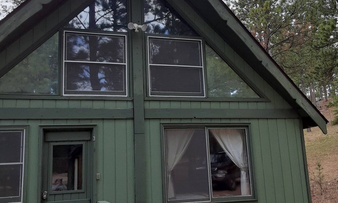 Rapid City Cabina | Cabin nestled in the Pines near Lake Pactola! ATV trails! Mt Rushmore! WI-FI