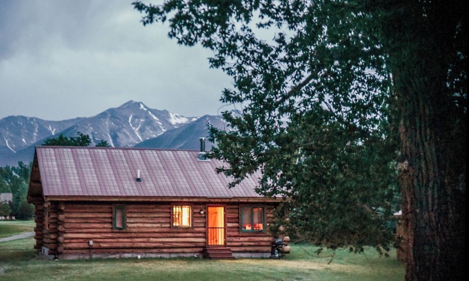 Buena Vista Cabina | Cabin on No. 7 - Collegiate Peaks Golf Course