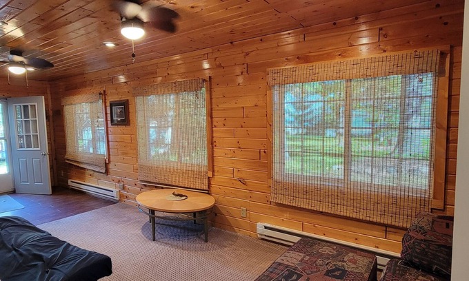 Pine River Cabina | Cabin on Norway Lake, 2 bedroom/sleeps 6