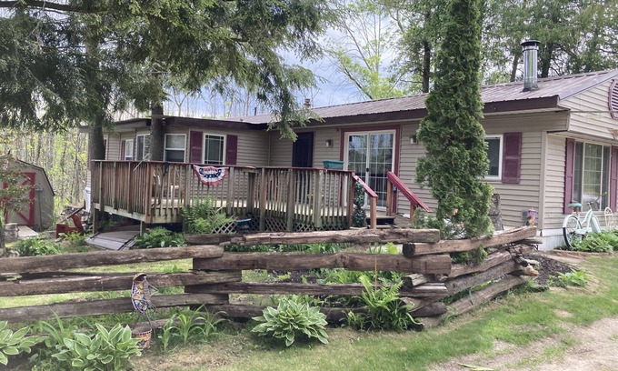Brazeau Casa | Cabin Retreat just off of White Potato Lake