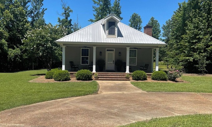 Langston Casa | Cabin retreat on beautiful Lake Guntersville! Perfect for families/fisherman!