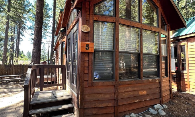 South Lake Tahoe Cabina | Cabin w/Loft in South Lake Tahoe - 15 Mins from Skiing, Stateline & Emerald Bay