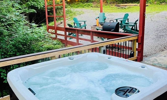 Slaty Fork Cabina | Soothing 4-bedroom cabin with Hot tub in Minehaha Springs