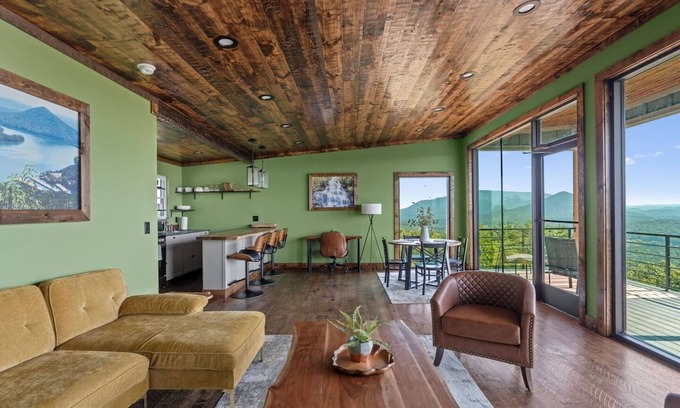 Tennga Cabina | Charming 2-bedroom cabin in peaceful Ocoee with amazing mountain views