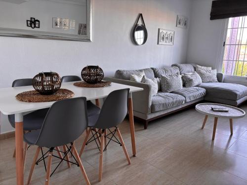 San Juan de los Terreros Casa | Cala Azul , piscina, 3 dormitorios ,Aire acondicionado con vistas al mar, wifi Playa, Geoda Pulpí