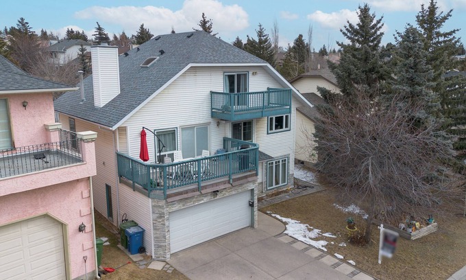 Hawkwood Casa | Calgary - Mountains and Ski