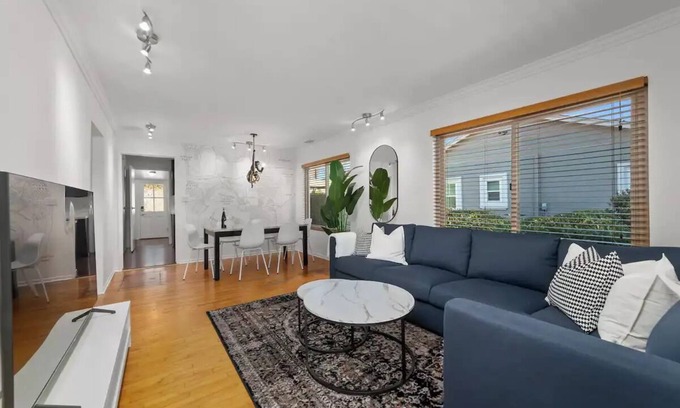 Normal Heights Casa | Cali-Craftsman - 3BR - Central - New Backyard - AC