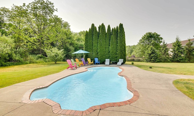 Columbia Casa | Calm Columbia Haven: Outdoor Pool, Hot Tub!