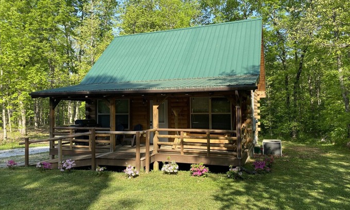 Monteagle Cabina | Calming Cabin: Peaceful Comfort