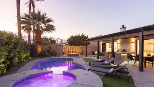 Indio Casa | Calypso by AvantStay Entertainer’s Paradise Pool Hot Tub Putting Green