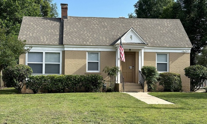 Southeast Pensacola Casa | Calypso House -East Hill- Fantastic Location! 9 Miles to Beach! Dogs Welcome!