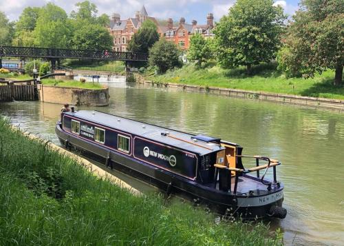 Cambridge City Centre Alquiler De Eote | Cambridge Narrowboats - Beautiful New Moon Narrowboat