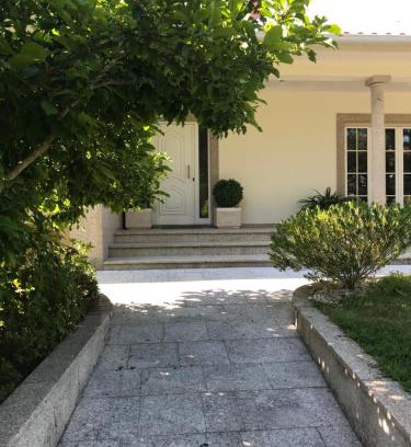 Portela Cama Y Desayuno | Camelias