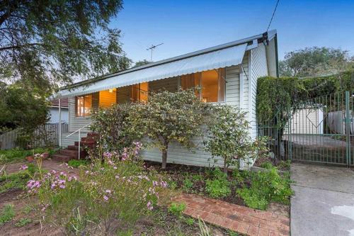 Medina Casa | Camellia Cottage - PET FRIENDLY - Kwinana