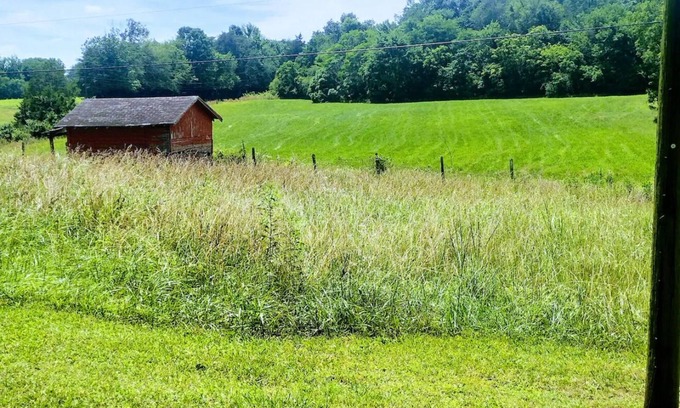 Killen Casa | Camp Creek Cottage 3br, 2ba w Outdoor Tent & Grill