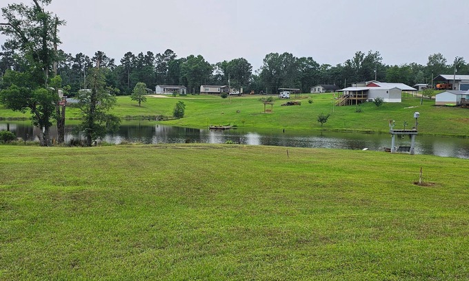 Negreet Casa | Camper with Private Pond