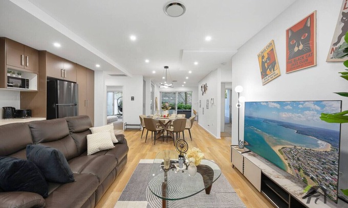 Camperdown Apartamento | Camperdown Spacious Home: 2 Cars + Big Courtyard