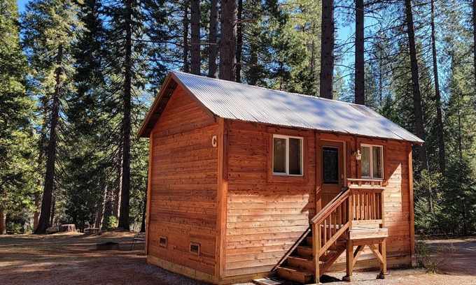 Shingletown Alquiler De RV | Camping Cabin C at Bigfoot Lodging Mt. Lassen
