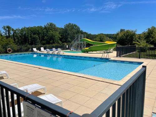 Saint-Martial-de-Nabirat Otro | Camping le Convivial Mobil home 3 chambres
